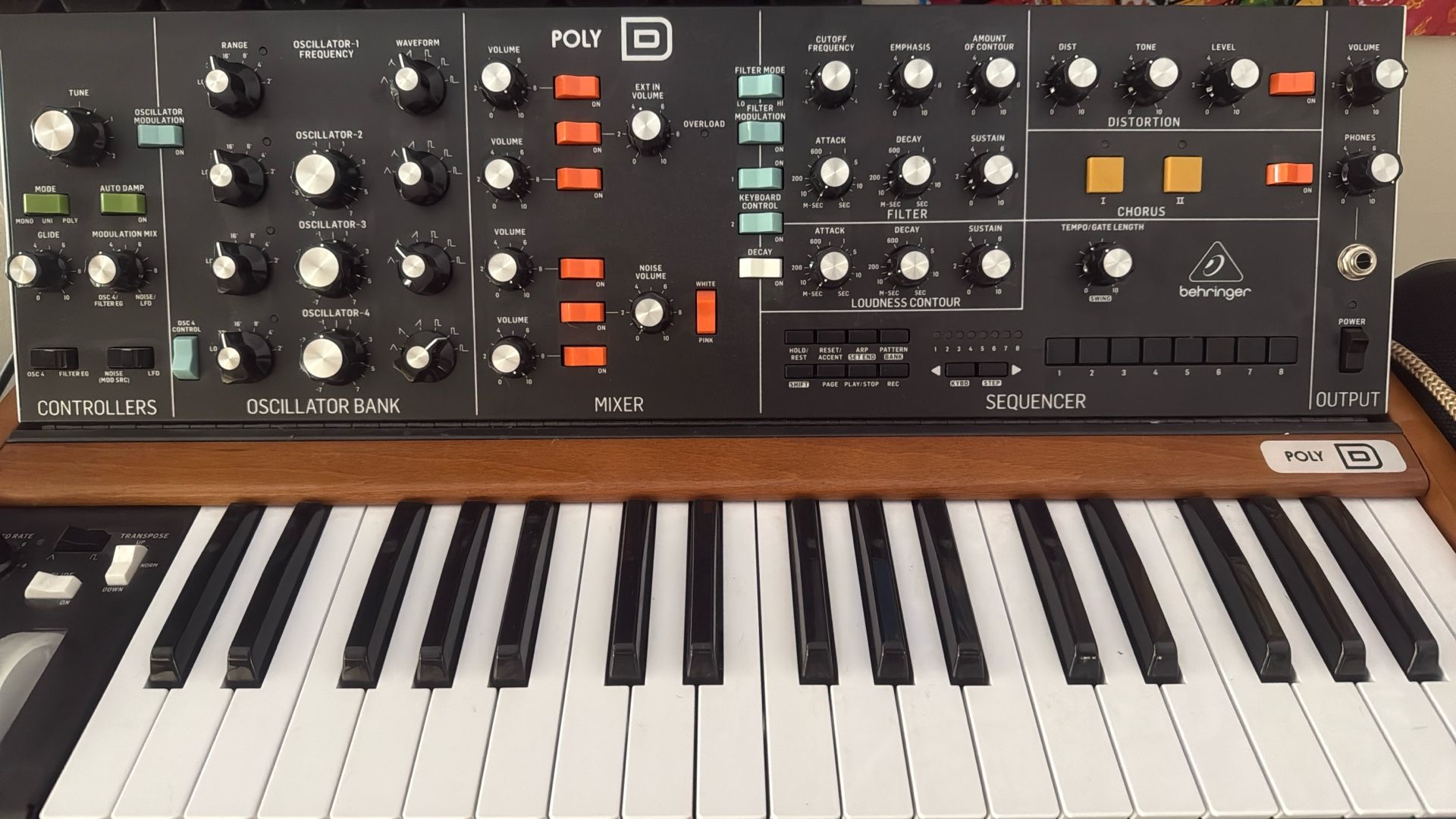 Behringer Poly D Synthesizer