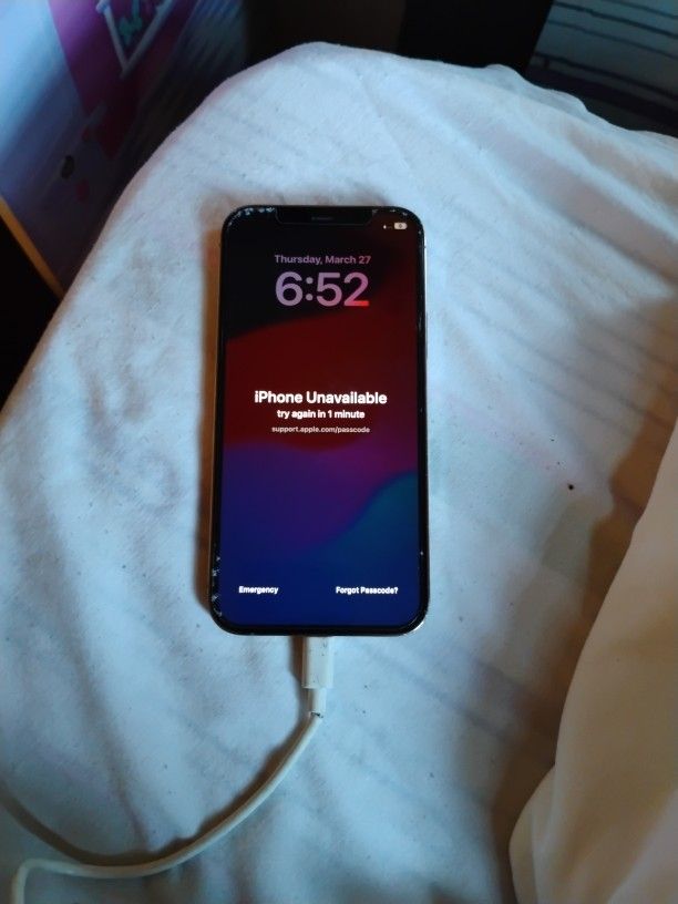 iPhone 12 Pro LOCKED !