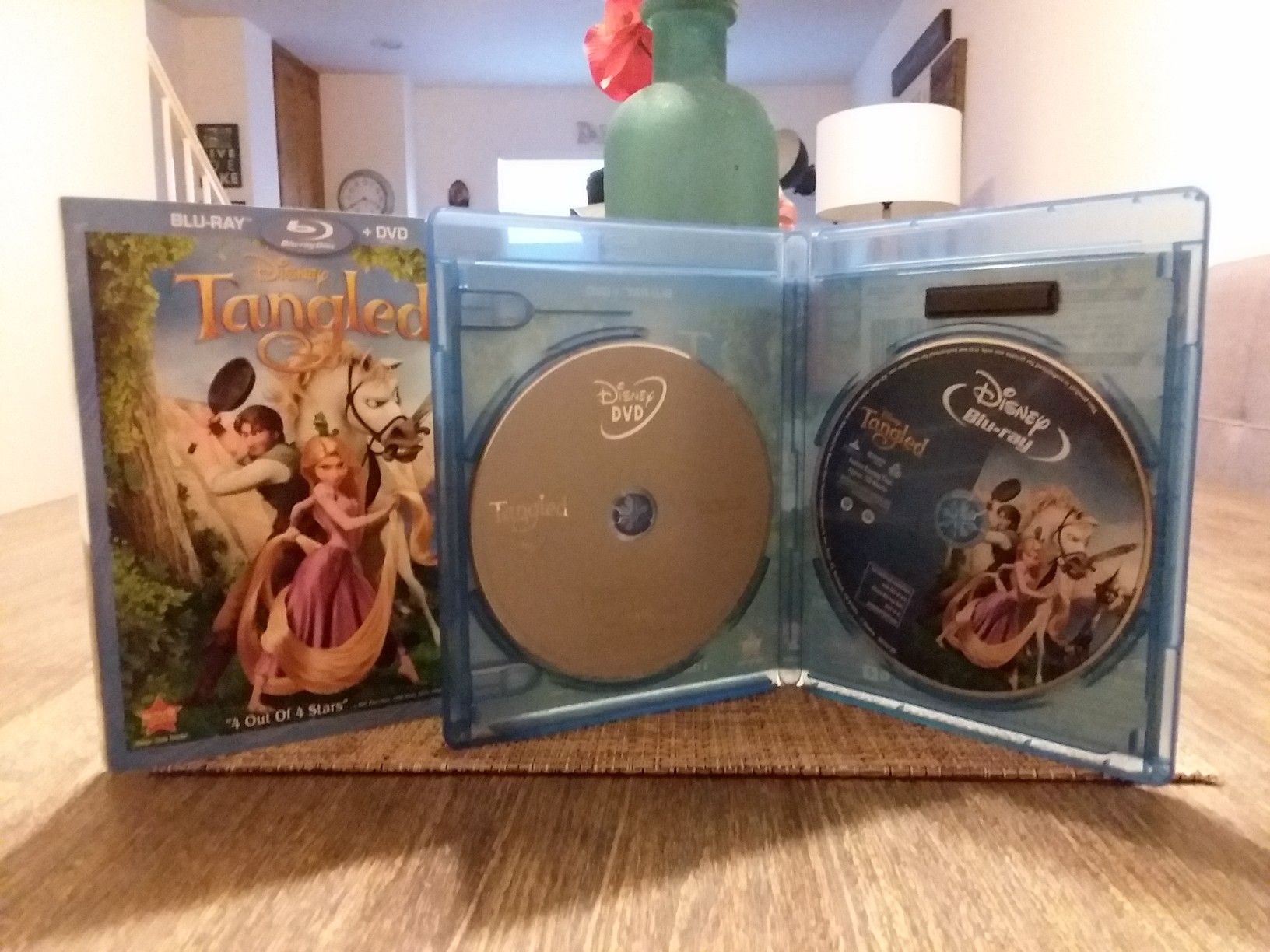 TANGLED BLURAY + DVD WITH SLIP COVER. GREAT CONDITION.