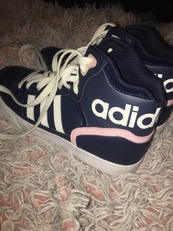 High top adidas size 7.5💓