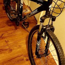 Specialized Suntour Mountain Bike