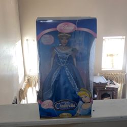 Early 2000’s Disney princess Cinderella Porcelain Doll Special edition