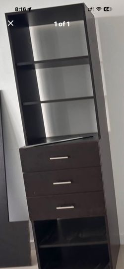 Closet with drawers and shelves - perfect for your closet!