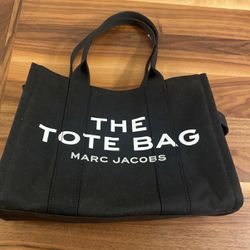 Marc Jacobs The LARGE TOTE BAG 