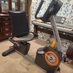 NordicTrack R400 Easy Entry Recumbent Exercise Bike