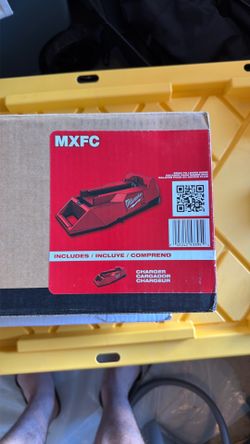 Milwaukee MX Fuel Charger