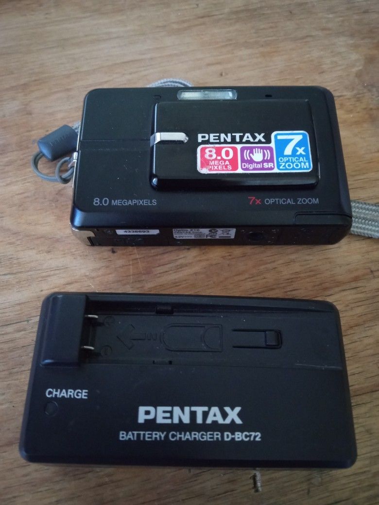 PENTAX DIGITAL CAMERA 2.7" LCD 7X OPTICAL ZOOM 8.0 MPX TESTED WORKING GREAT