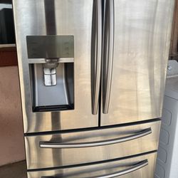 Samsung 36” Counter-Depth Fridge – Ice & Water – Works Perfect