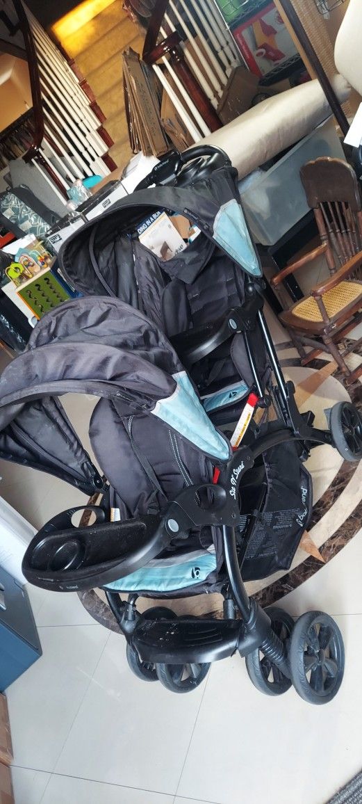 dpuble strollee set and stand baby trend as new