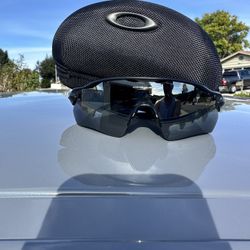 Black Oakley Glasses