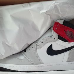 Air Jordan 1 Retro Light Smoke Grey