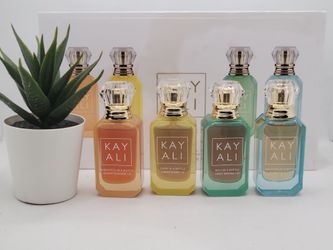 KAYALI 

VACATION IN A BOTTLE Mini Perfume Set

.33 fl