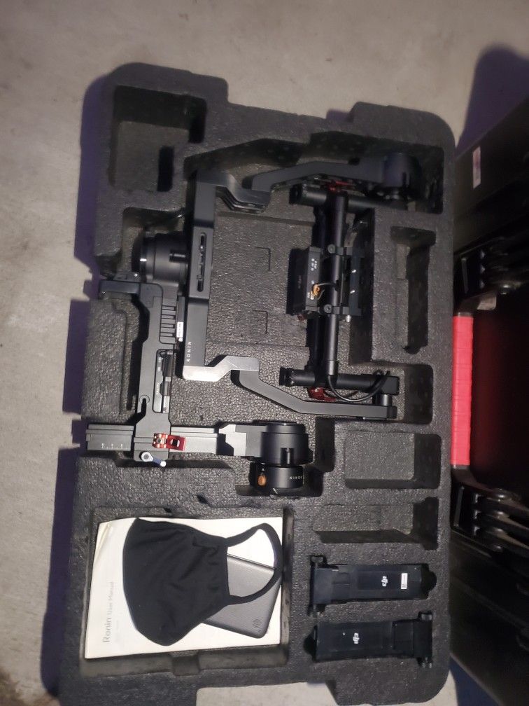 Full Size Ronin With Rolling Case