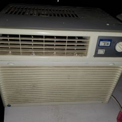 Window Air Conditioner 5,000 Btus