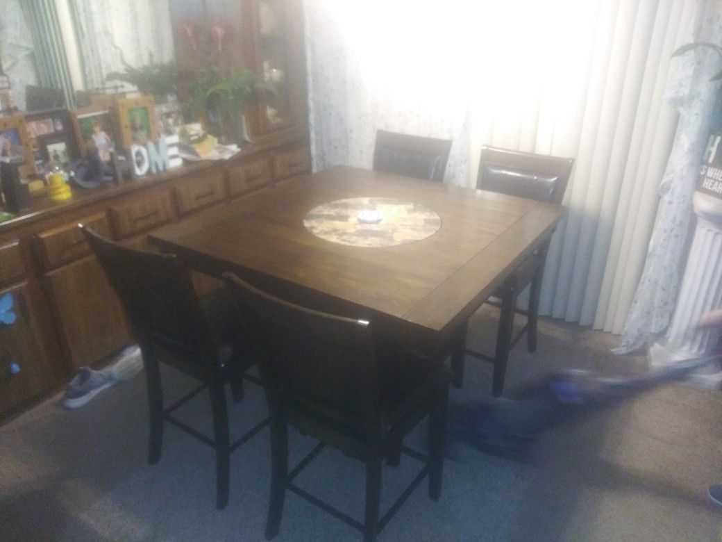 Dining Room Table And 4 Chairs