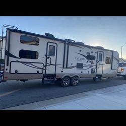 2017 Forest River Rockwood Signature Ultra lite 8311ws