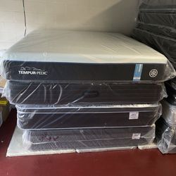 TEMPURPEDIC Luxe Breeze Soft King Size Mattress 13” Thick – Premium Comfort Factory Fresh & Sealed in Plastic Same-Day Delivery Available!