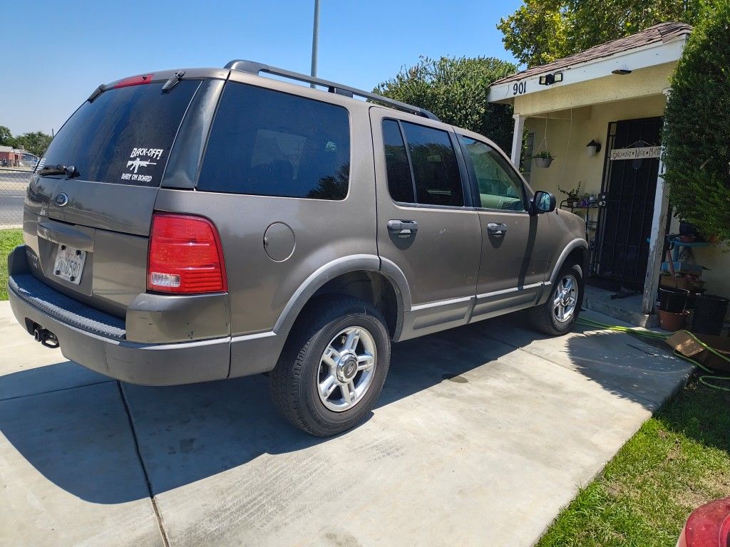 03 Ford Explorer