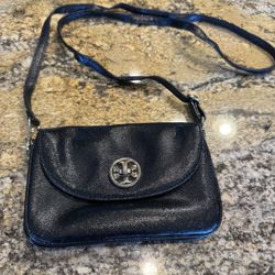 Tory Burch Black and Gold Crossbody Bag with Sleek Design