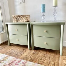 Gorgeous Green Pair Of 2 Drawer Nightstands 