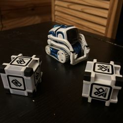 “Anki Cozmo Blue Limited Edition – 2 Cubes, No Charger”
