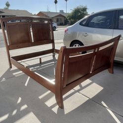 Nice Vintage Wooden Queen Sleigh Bed Frame