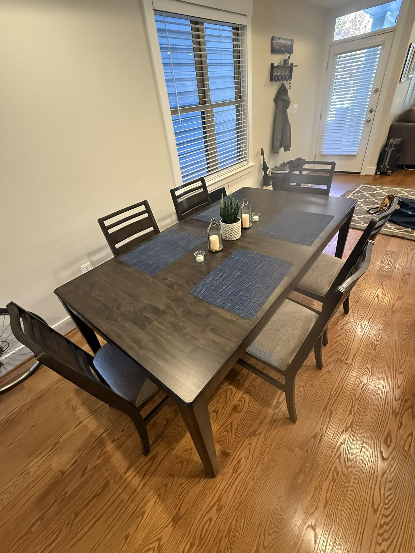 Belfort Dining Table w Leaf + 6 Chairs