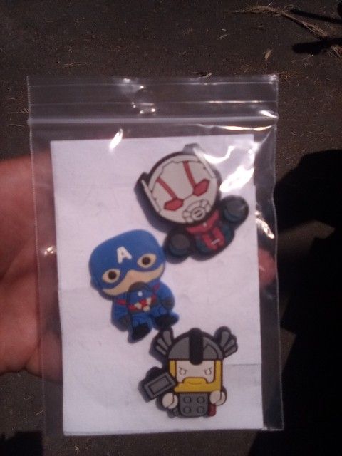 Croc Pins 
