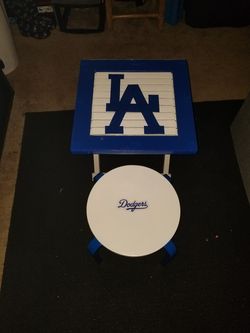 DODGERS TABLE AND CHAIR