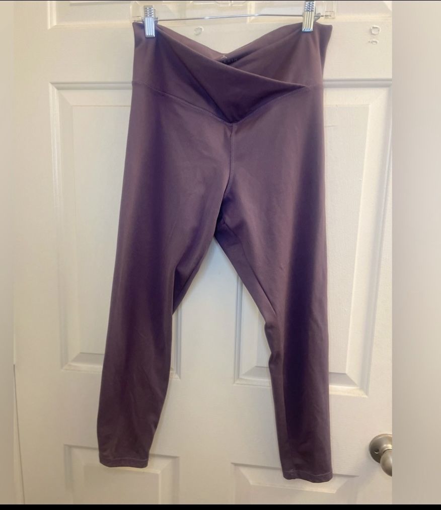 Danskin studio cross waist legging