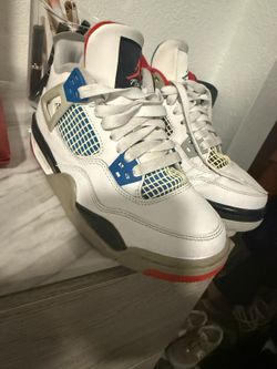 Jordan 4 Retro SE Mid