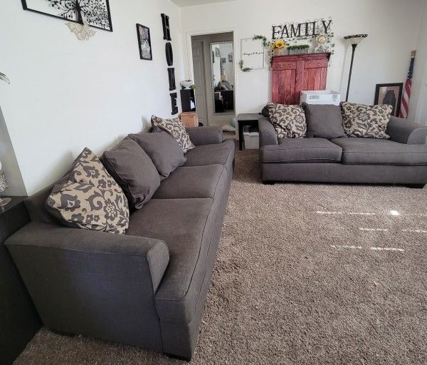 Mathis Brothers Couch And Loveseat Set