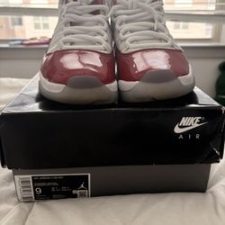 Jordan 11 Retro Varsity Reds 