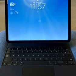 iPad Air 5 With Magic Keyboard 