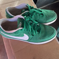 Nike Tennis Shoes