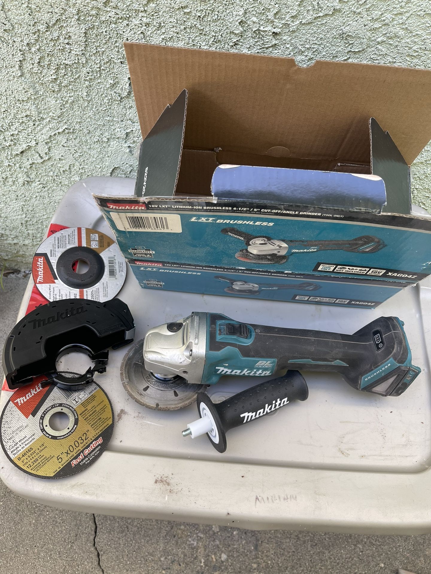 Makita grinder