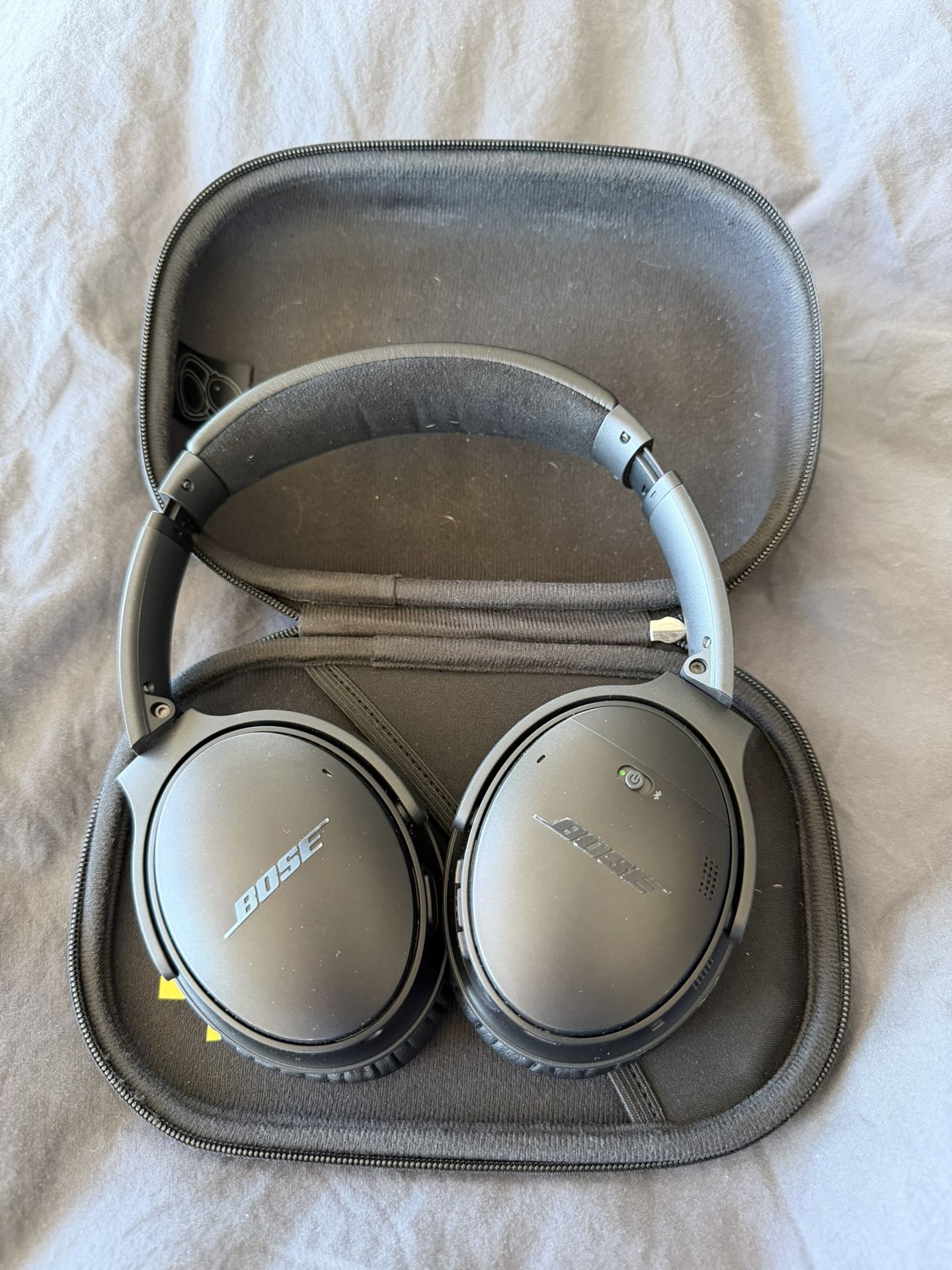 BOSE QuietComfort 35 II Noise-Cancelling Headphones – Excellent Condition