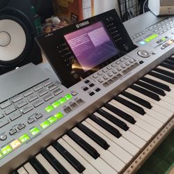 Yamaha Tyros 1 61 Keys W Speakers Works Good