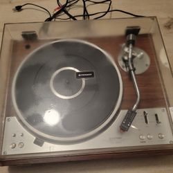 Vintage Turntable Pioneer PL -530 Work .