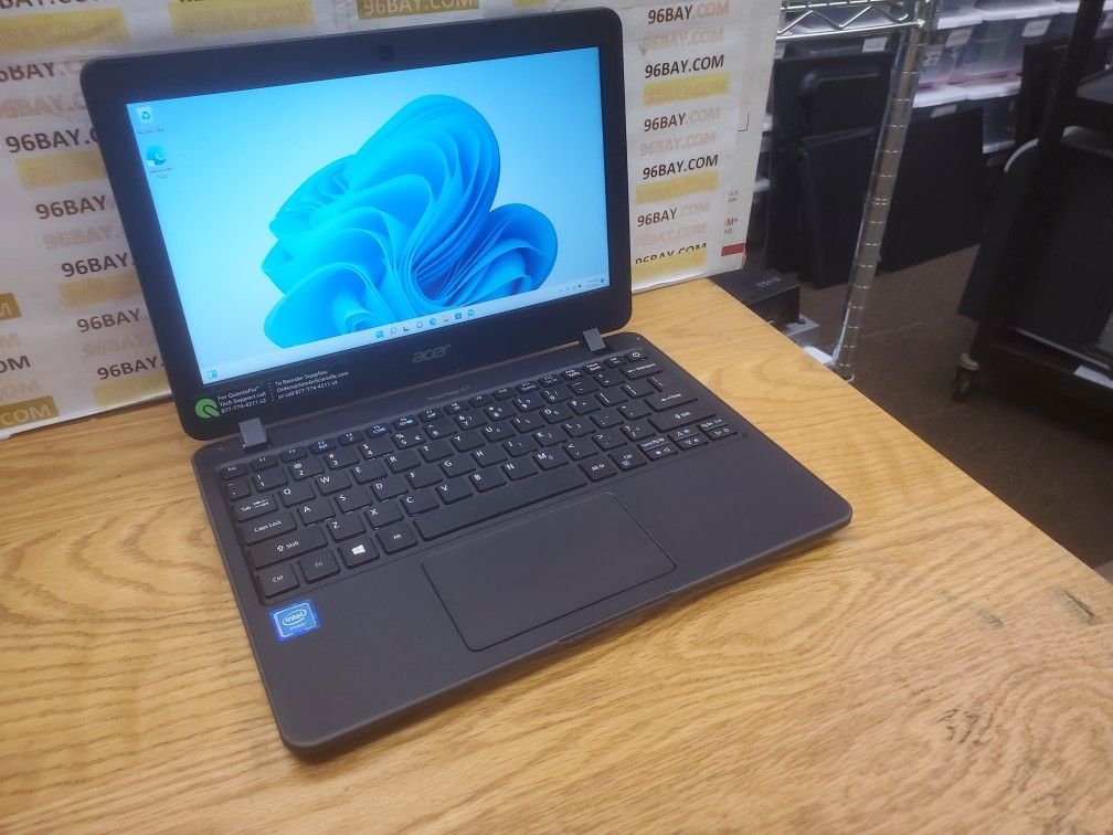 ACER TRAVELMATE WITH WINDOW 11 LIKE NEW (D1025)

