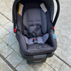 Graco Snugride Black And Grey 35 Lite DLC Baby Car seat 