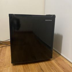Insignia Mini Fridge 
