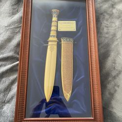 "The Golden Dagger of King Tutankhamun", Franklin Mint.  Thumbnail