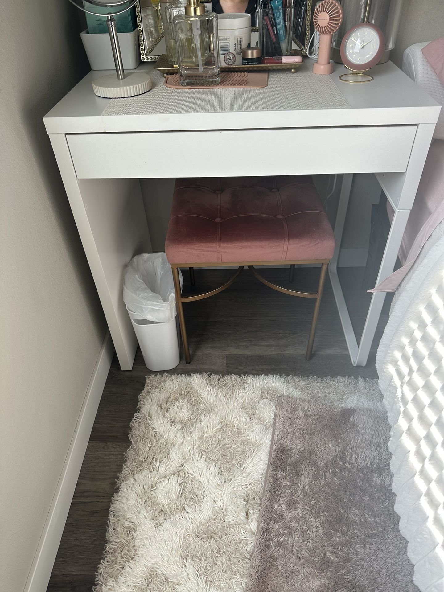 Moving Sale: White Computer Desk (Vanity) with Bench – Excellent Condition