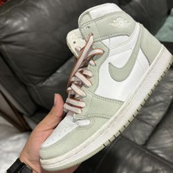 Seafoam Women’s Jordan 1