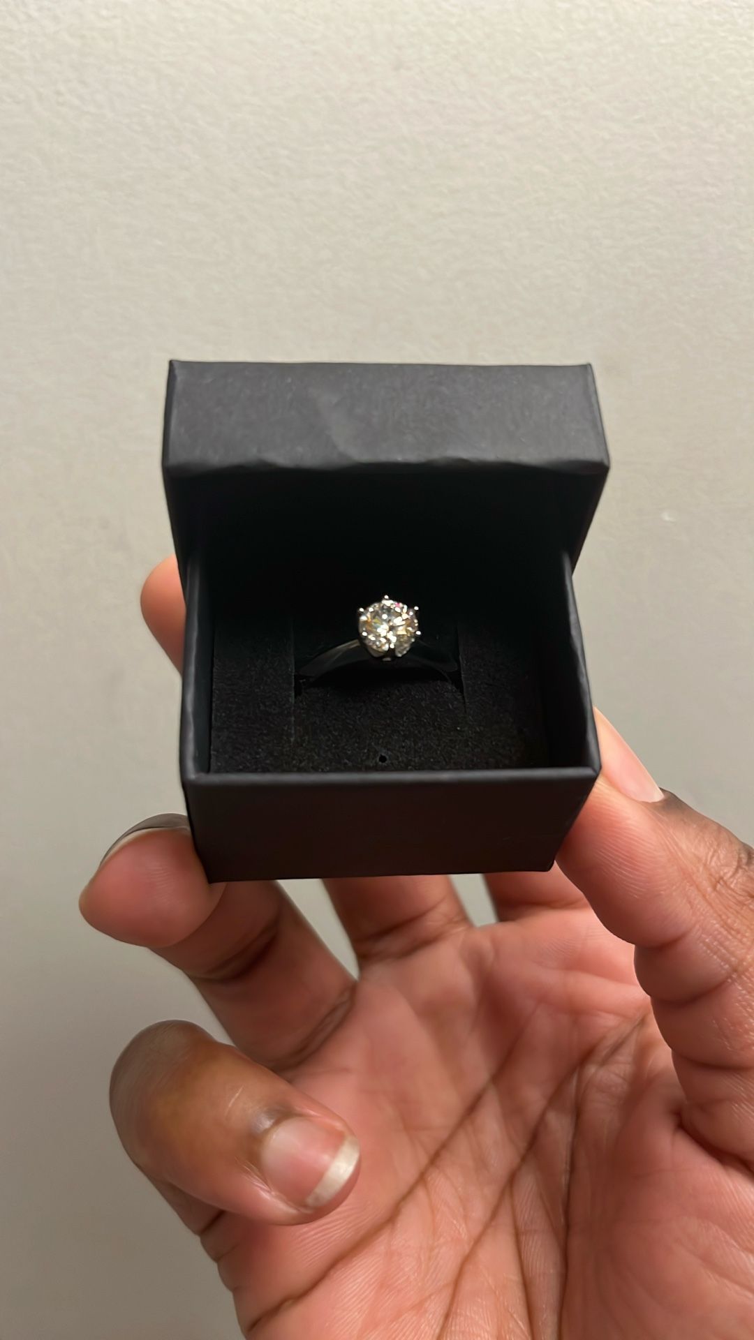 VVS1 Engagement Ring: Moissanite