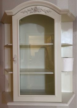 Wall curio cabinet