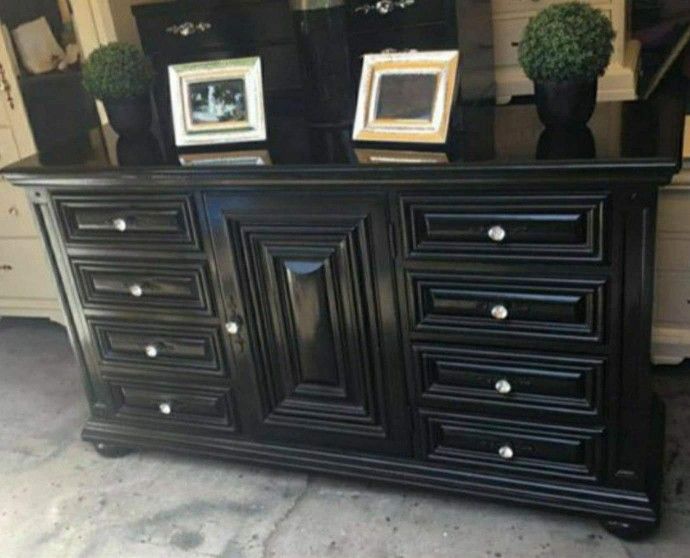 Large Wooden Dresser Classic Style Brand Davys INTL And Big Mirror Same Color And Style