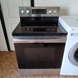 Samsung  Five Burners Glass TopBrand New Scratch And Dent 