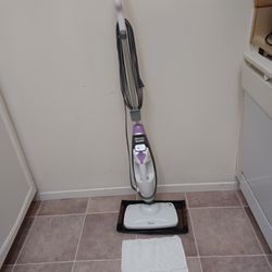 Light 'N' Easy Steam Mop with 2 New Pads